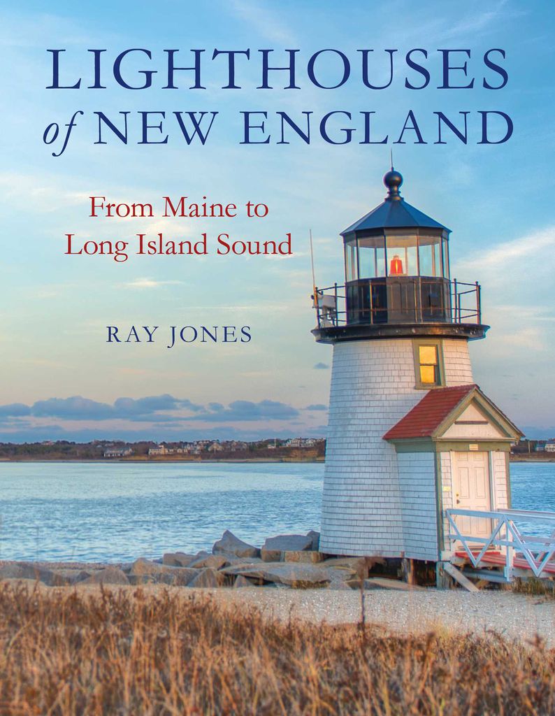 Cover image for Lighthouses of New England